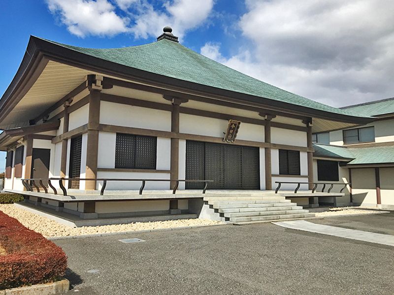 法光寺墓苑　壮大な雰囲気の本堂