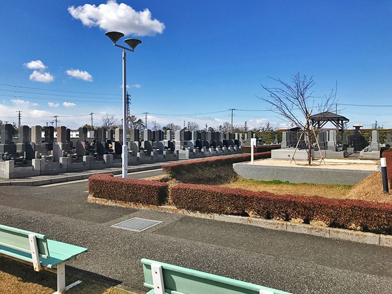 法光寺墓苑　墓域そばの休憩ベンチ