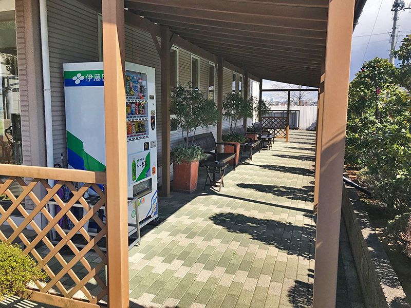 セントグリーン かすかべ聖地霊園　屋根付き休憩ベンチ