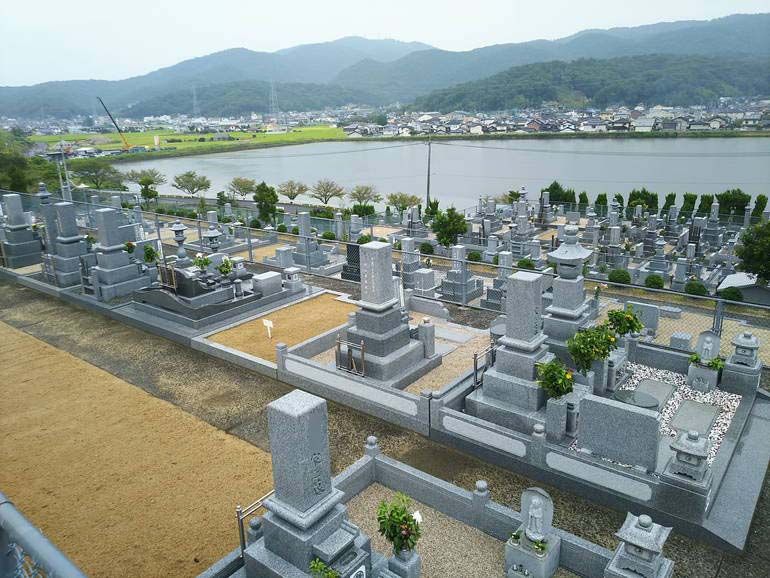 津高レイクサイド墓苑