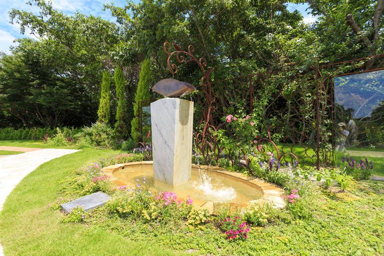 ふれあいの杜 天空　水が流れる合祀永代供養「ふれあい」