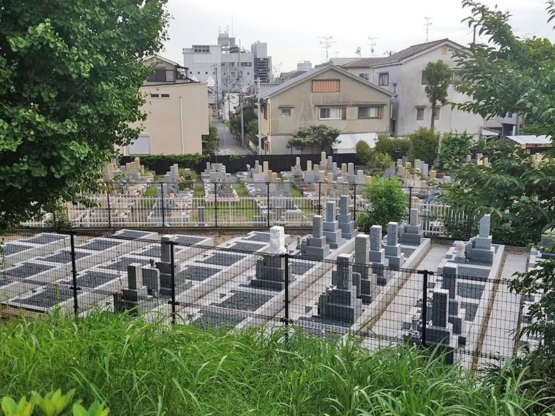 茨木市墓地　フラットな参道