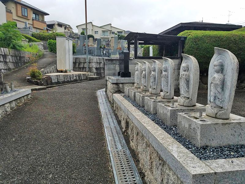 奈佐原共同墓地