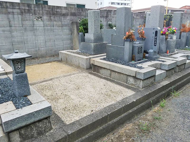 摂津市営 一津屋西墓地　広々とした区画