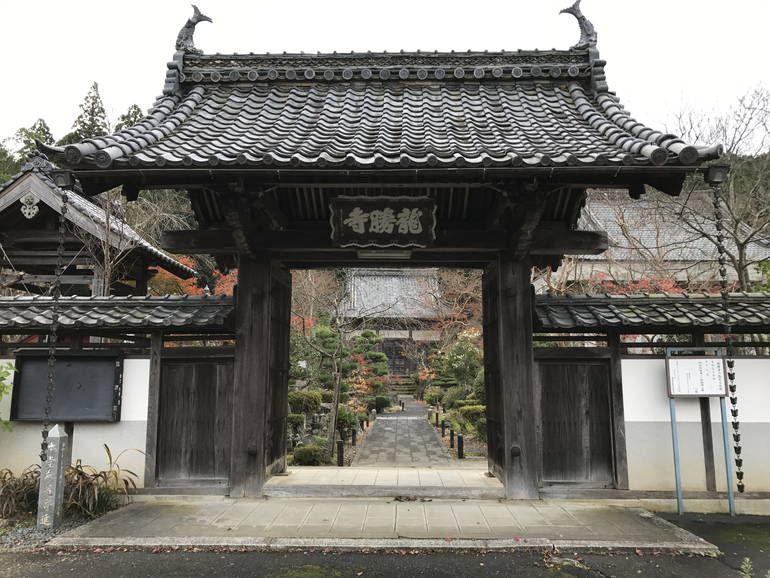 龍勝寺霊園