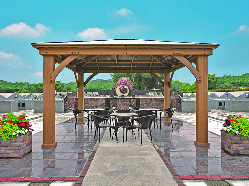 サニープレイス所沢 永代供養墓・樹木葬　屋根付き屋外休憩所