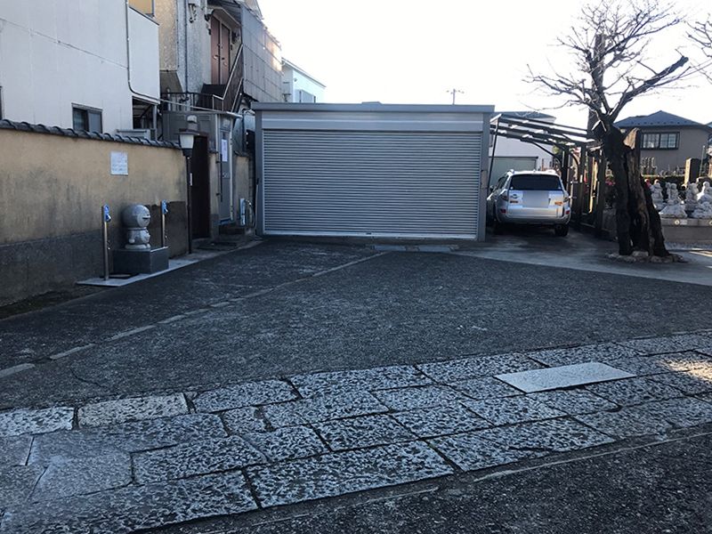 下高井戸 龍泉寺墓苑　舗装された苑内
