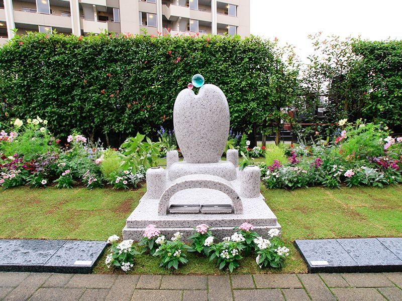 板橋 樹木葬 笑みの樹　手入れされた美しい植栽