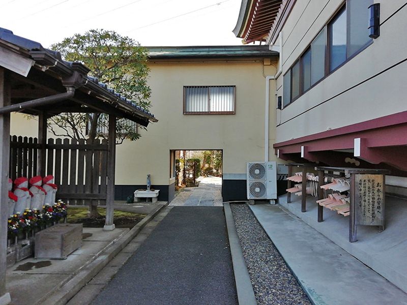 八潮樹木葬墓地　道具のそろった水汲み場