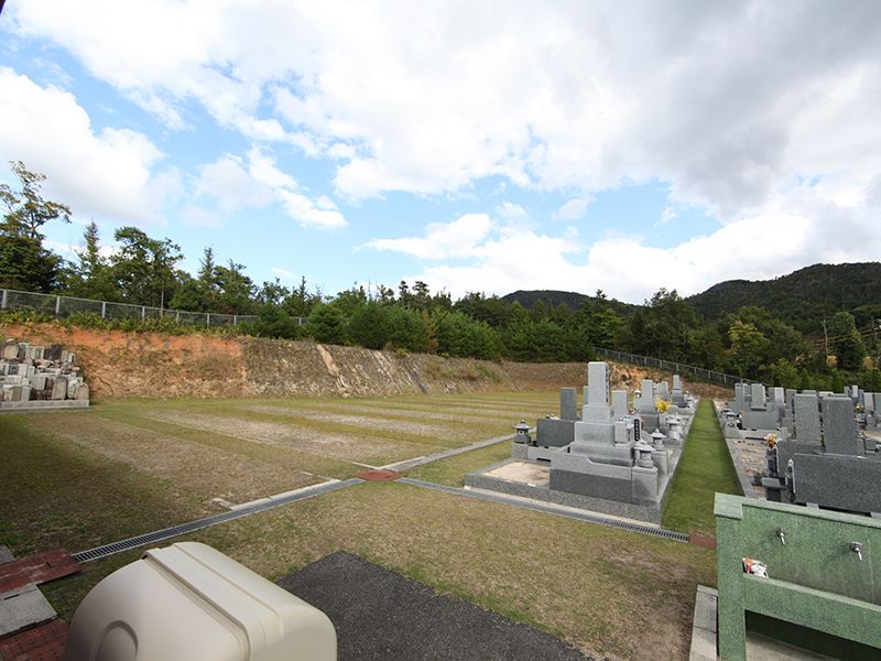 薬師院沼田墓苑