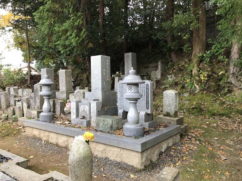 龍勝寺霊園