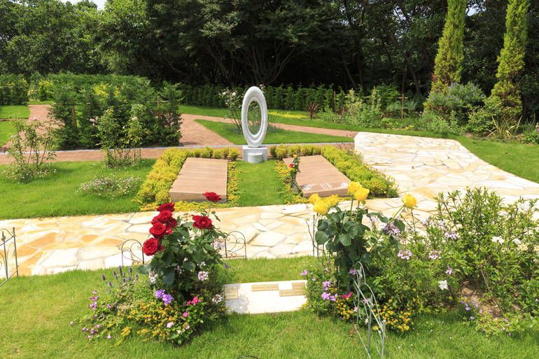 ふれあいの杜 天空　バラの花と期間型合祀
