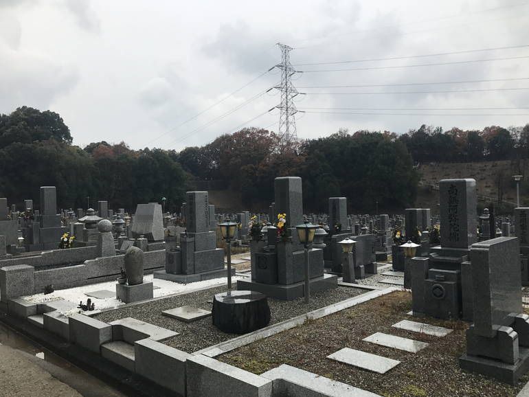 大阪狭山市営 西山霊園　広々とした区画