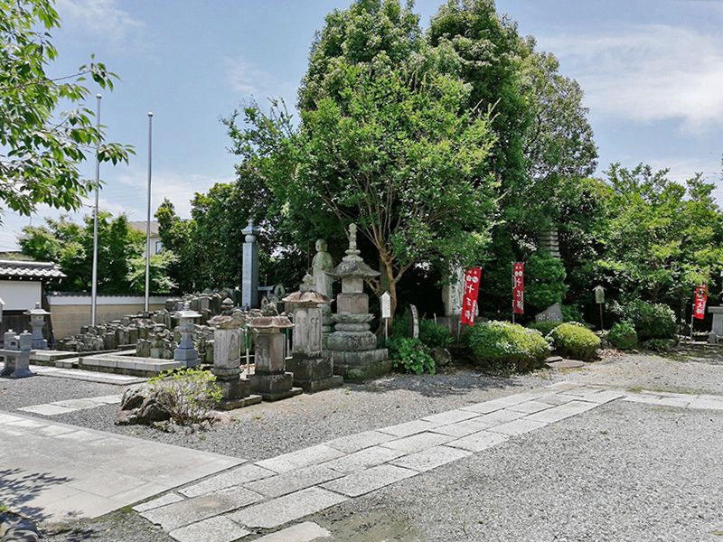 常楽寺つつじ墓苑