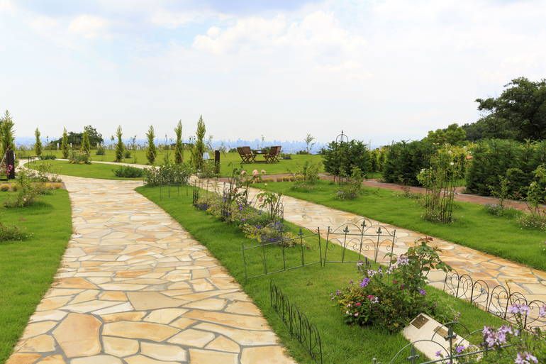 ふれあいの杜 天空　庭園のような苑内