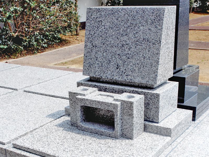 こだまの庭 越谷霊廟