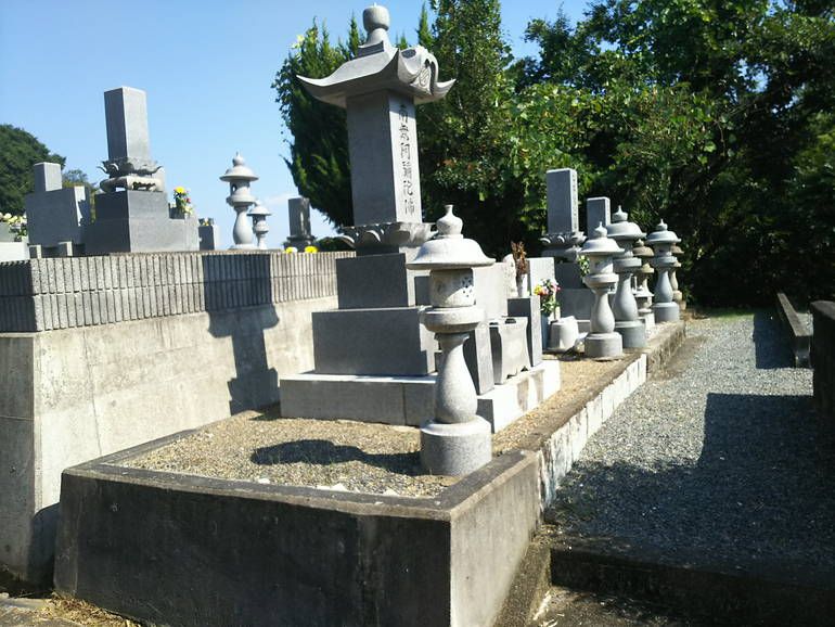 津山市営 八出墓地