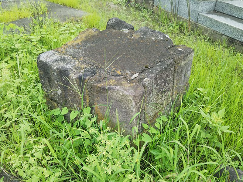 青梨子墓地