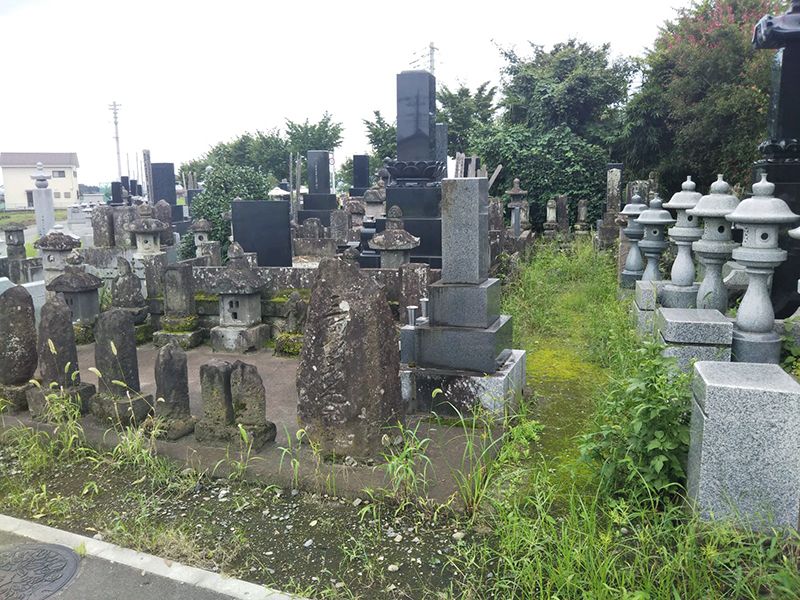 青梨子墓地