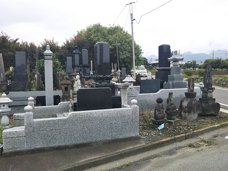 青梨子墓地