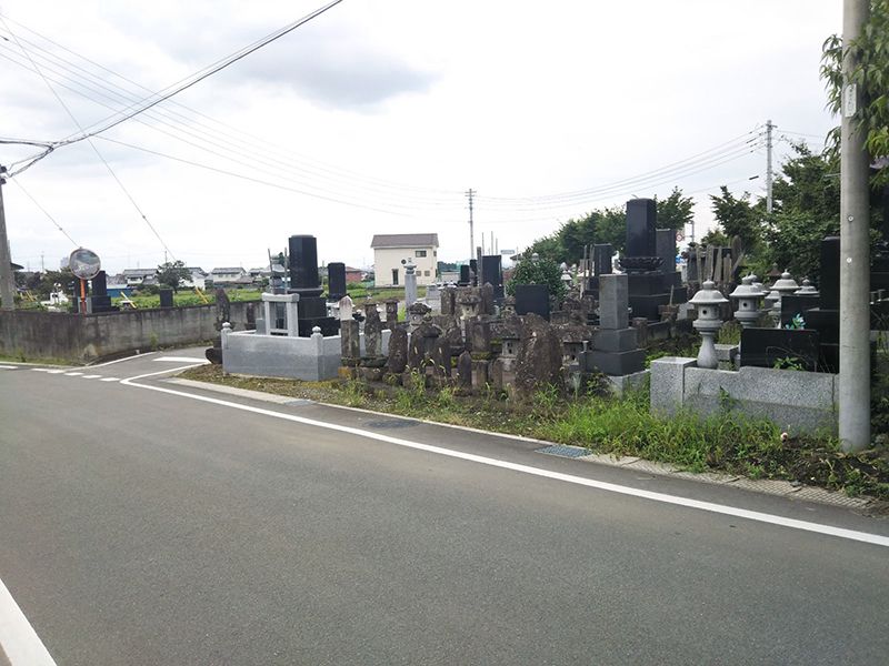 青梨子墓地
