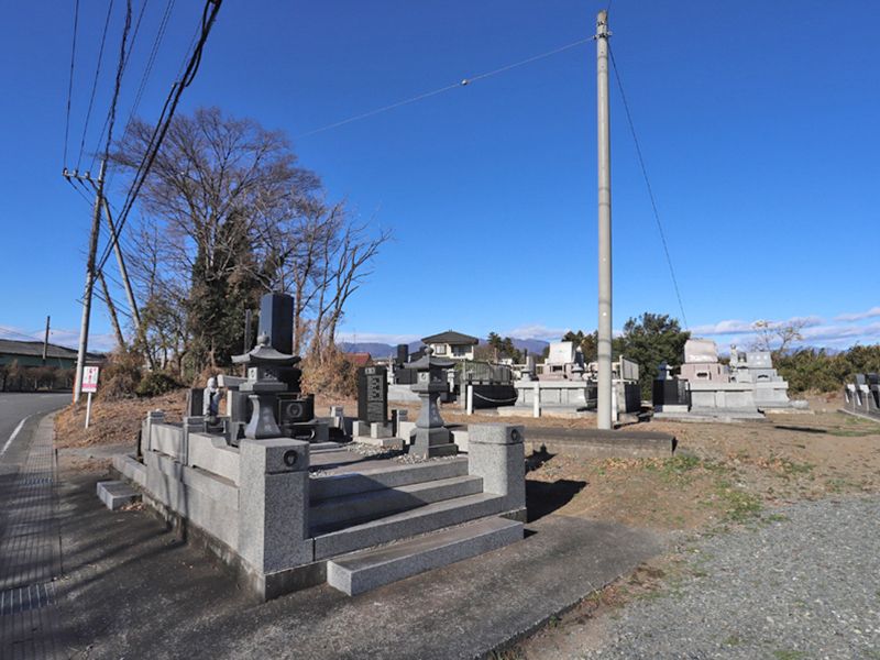 粕川墓苑