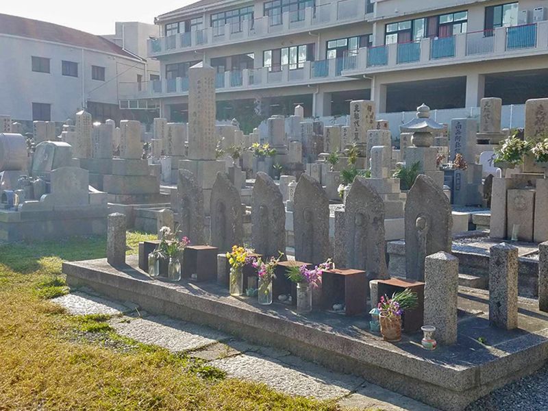 小路・寺内共同墓地