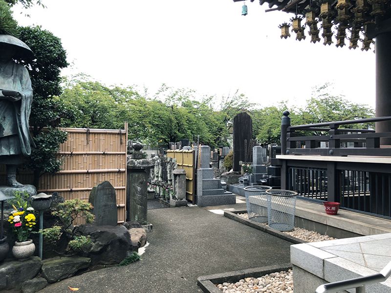 実相院墓苑