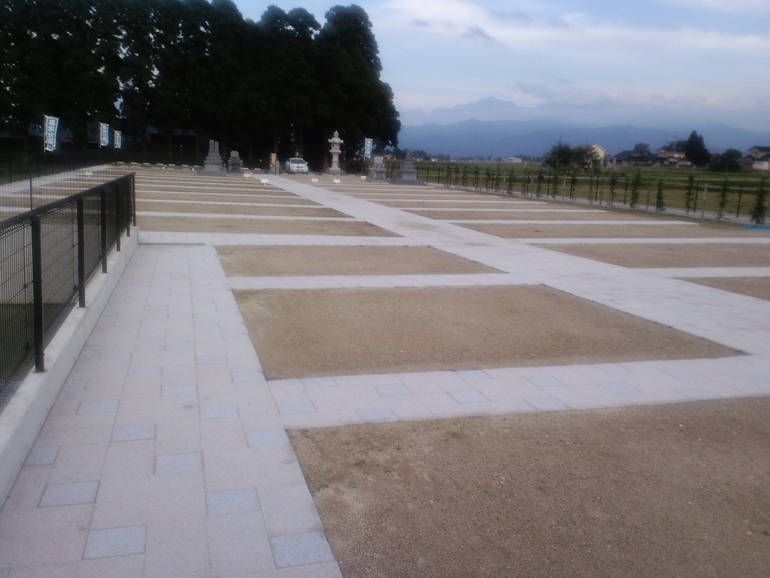 富山墓苑