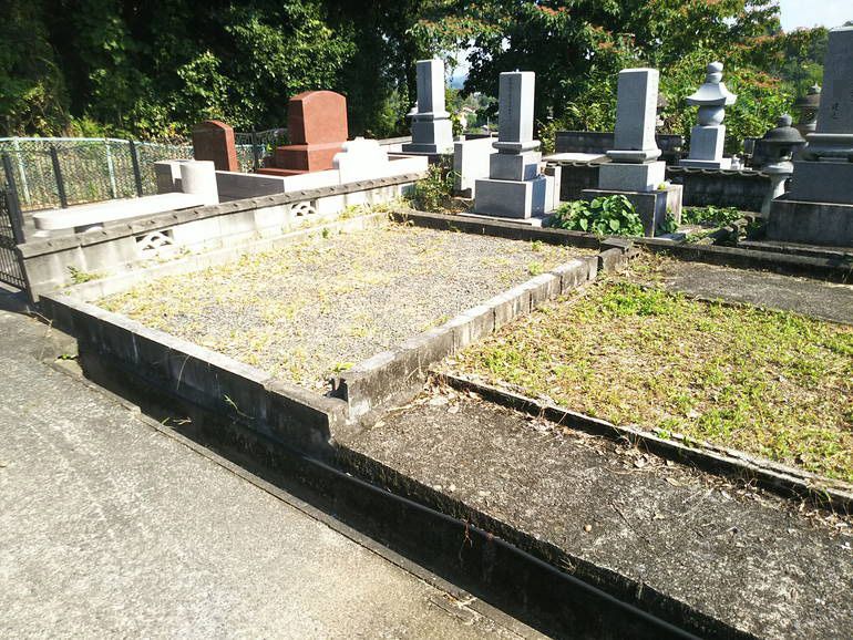 津山市営 八出墓地