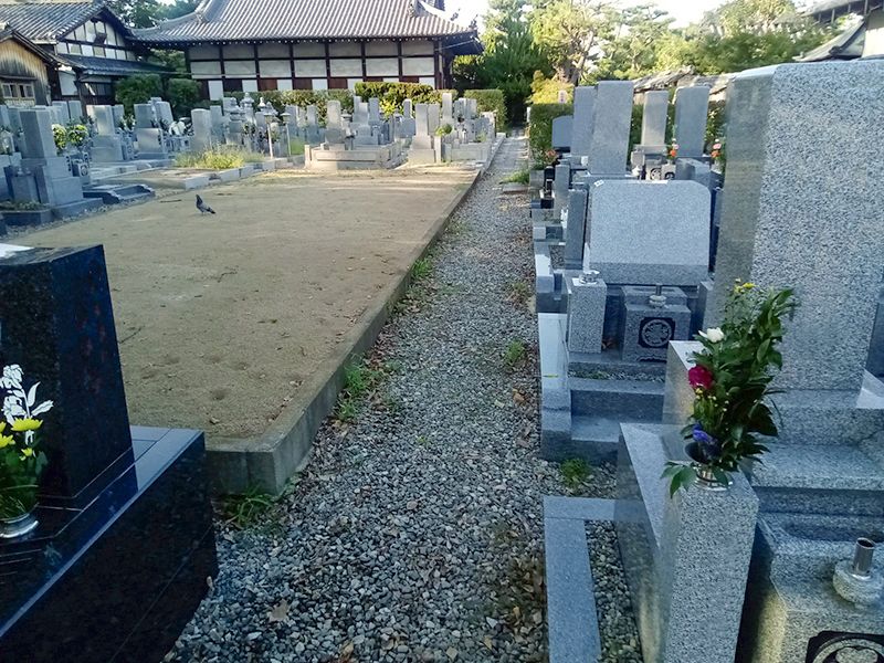 本源院墓地