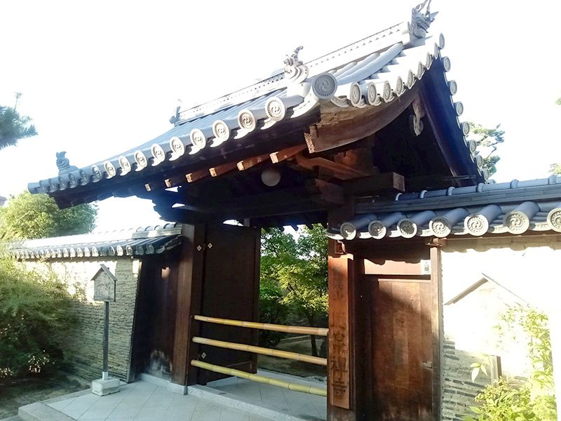 徳泉寺墓苑