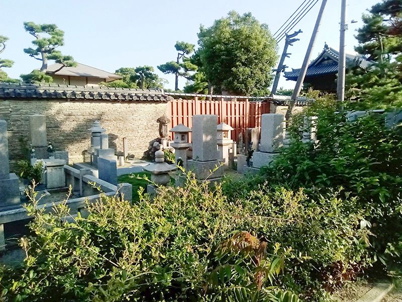 徳泉寺墓苑
