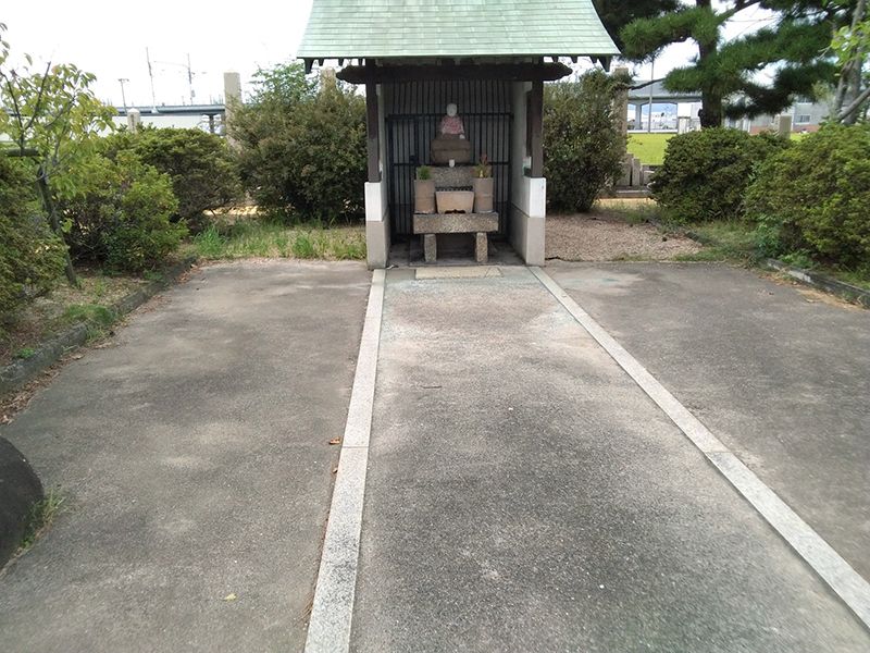 唐崎靖国共同墓地