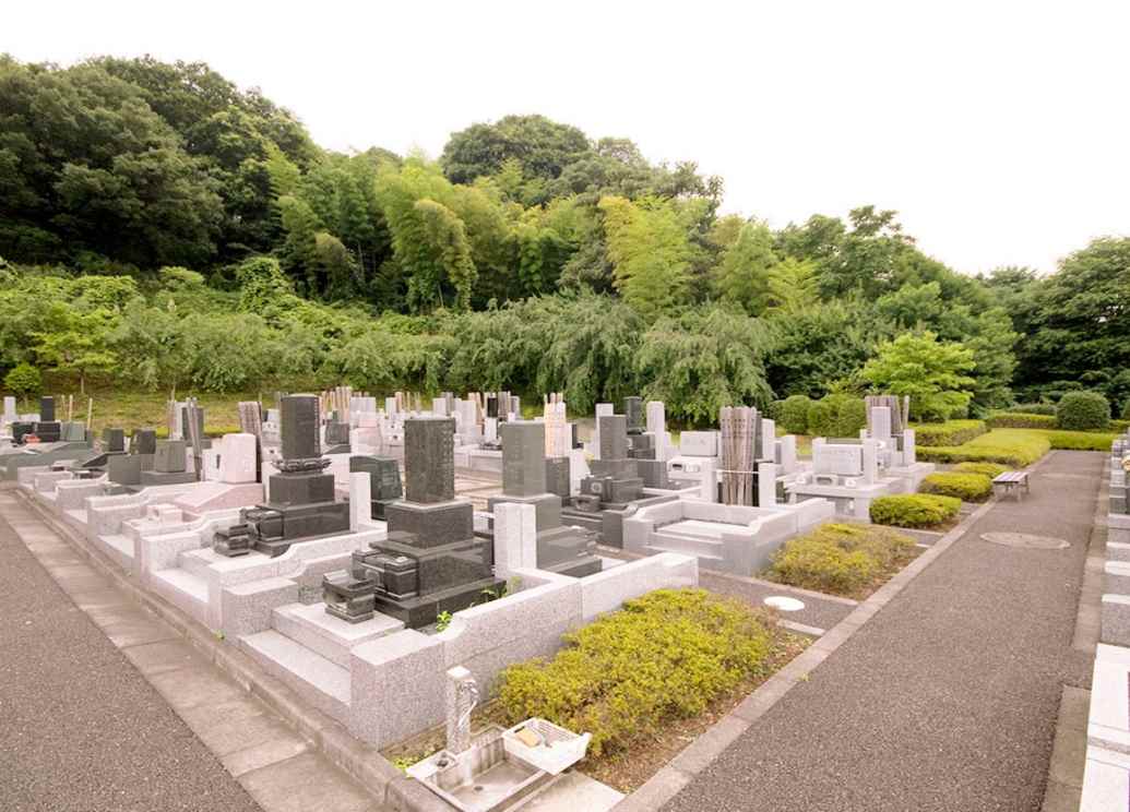 三輪ふるさと苑　緑豊かな園内風景