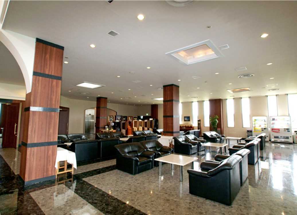 湘南公園墓地茅ヶ崎霊園　礼拝堂ロビーは法要待合や休憩に利用可能