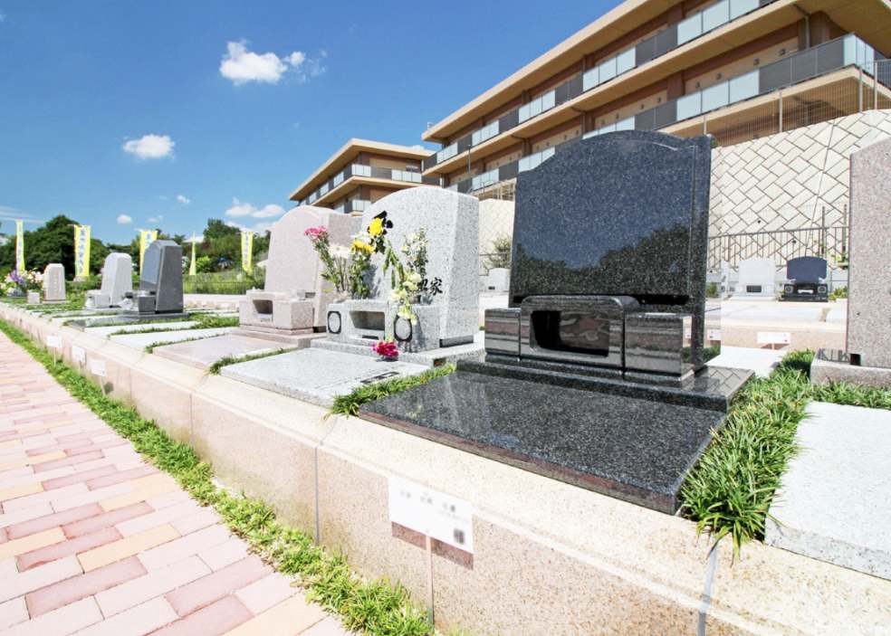 メモリアルプレイス川口の郷　テラス墓所の墓石建墓例