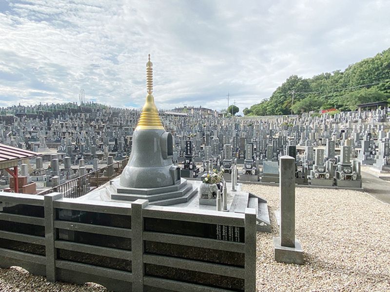 平和公園 傳昌寺 金色納骨供養塔