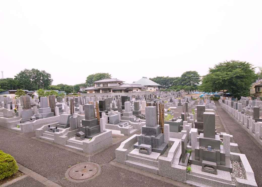 三輪ふるさと苑 明るく日当たりの良い霊園風景