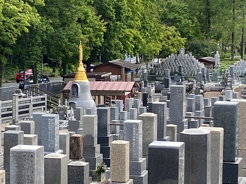 平和公園 傳昌寺 金色納骨供養塔