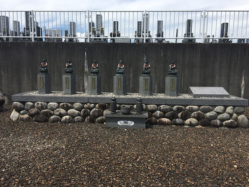 泉徳寺 のうこつうぼ