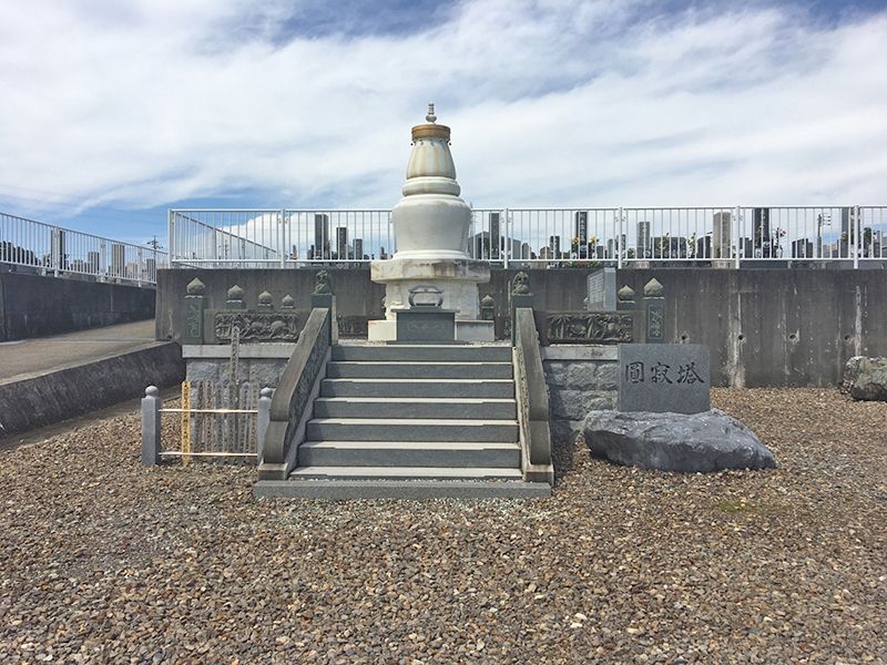 泉徳寺 のうこつうぼ