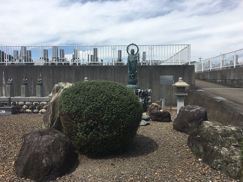 泉徳寺 のうこつうぼ