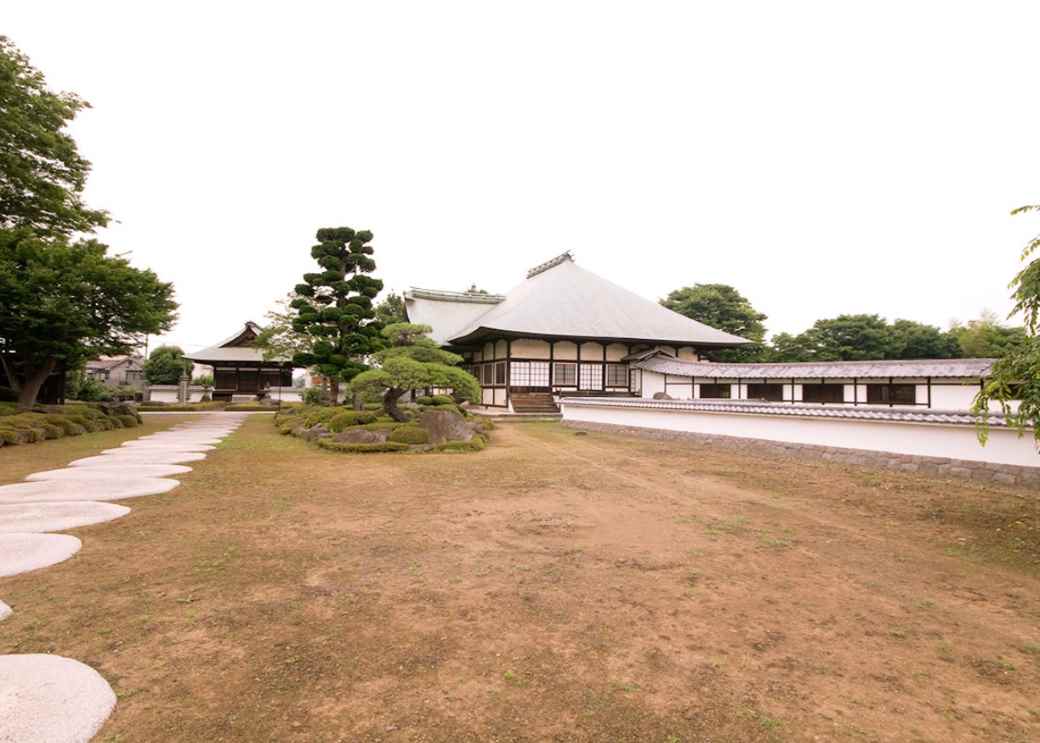 三輪ふるさと苑　歴史を感じられる趣のある境内