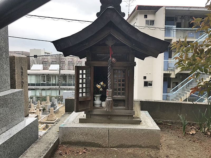 明王院墓地