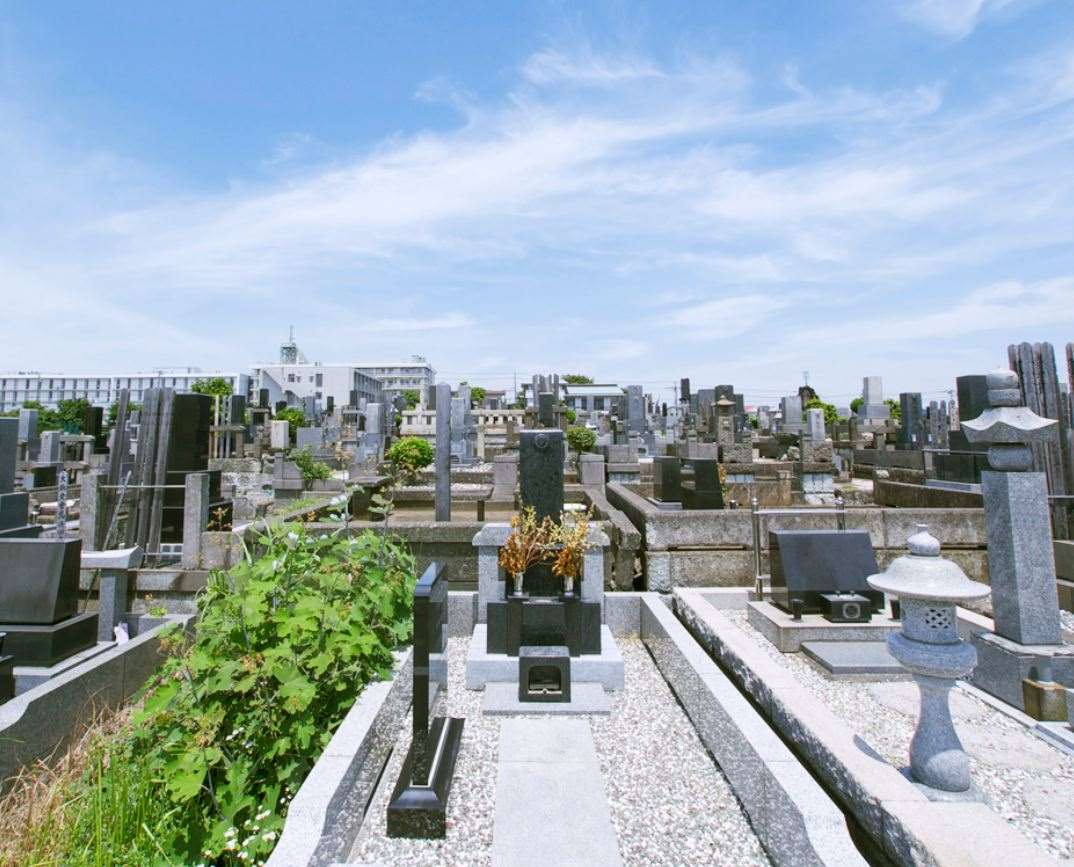 横浜市営 三ツ沢墓地　住宅地にある墓地