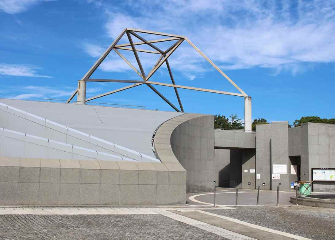 藤沢市営 大庭台墓園　霊園中央にあるモニュメント