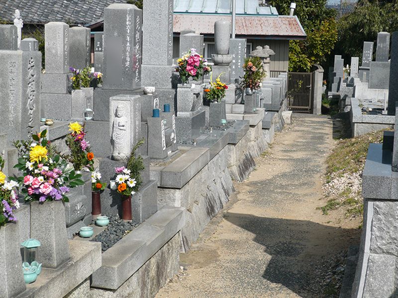 実相院墓苑