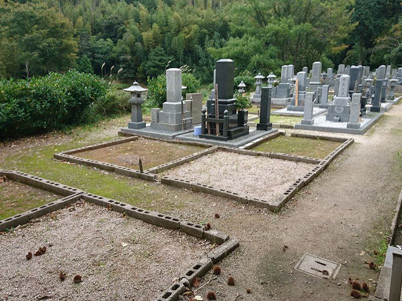 新奥ノ谷墓地