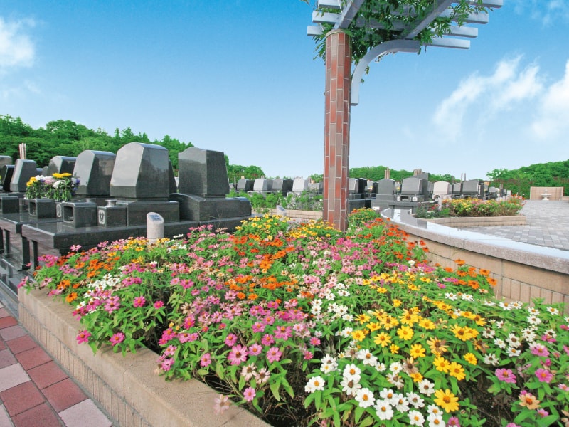 四季折々の花と植栽を堪能することができる「むさしの聖地 永久の郷」
